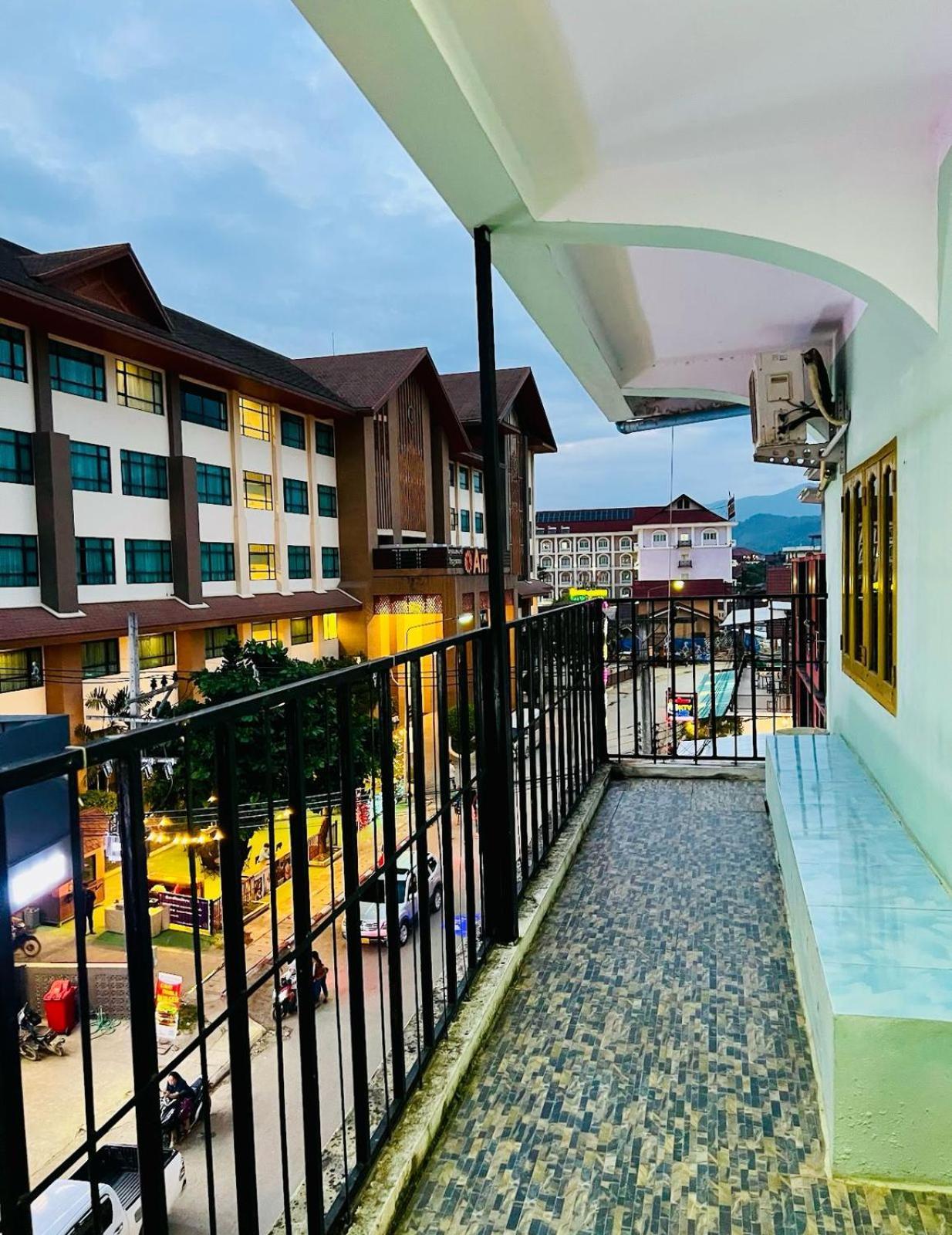 Vang Vieng Ruby Backpackers Hostel Extérieur photo